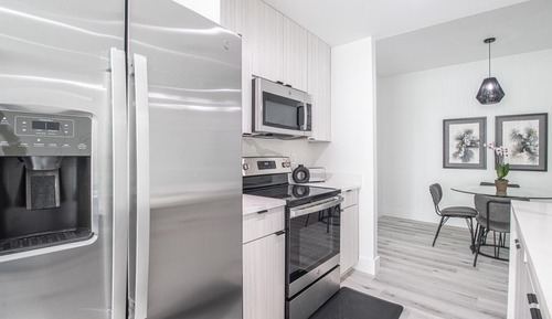 Apartamento de lujo, 1 cama de matrimonio grande con sofá cama, acceso a la piscina