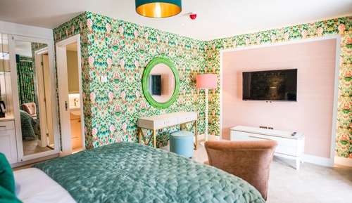 Habitación Deluxe doble, 1 cama de matrimonio grande, vistas a la piscina