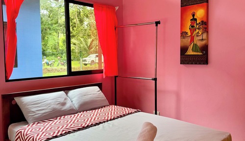 Habitación familiar doble de uso individual, patio, vistas a la piscina