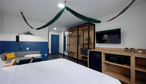 Habitación estándar, 1 cama de matrimonio grande, vistas a la ciudad (King Room)