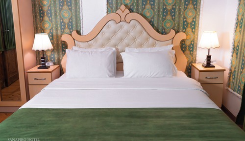 Habitación estándar con 1 cama doble o 2 individuales