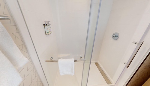 Suite, 1 cama de matrimonio grande, notificación por teléfono o timbre