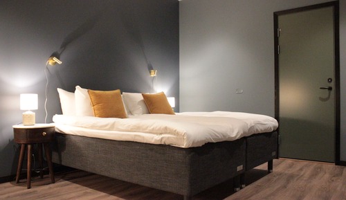 Habitación doble, sin ventanas