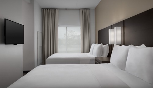 Estudio, varias camas (Hearing Accessible)