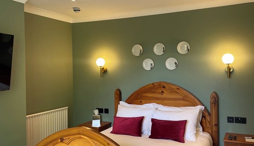 Habitación superior, 1 cama de matrimonio grande, baño privado