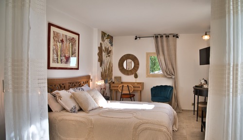 Habitación de lujo doble, 1 cama de matrimonio, baño privado, vistas a la piscina