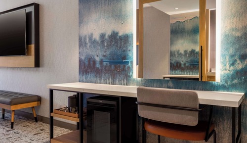 Habitación, 1 cama de matrimonio grande (Roll-In Shower)