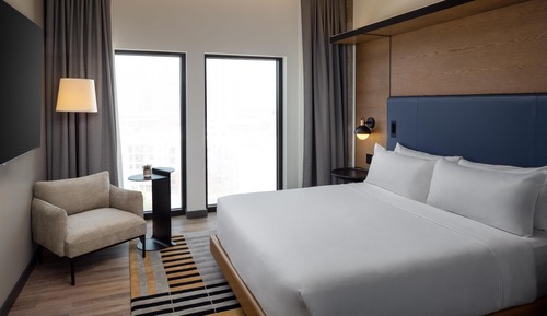 Habitación, 1 cama de matrimonio grande (Mobility, Roll-In Shower)