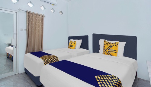 Habitación básica con 2 camas individuales