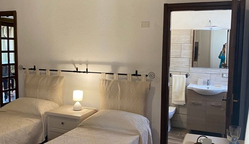 Habitación superior con 1 cama doble o 2 individuales (Sole)