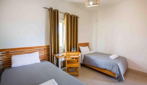 Habitación estándar con 1 cama doble o 2 individuales