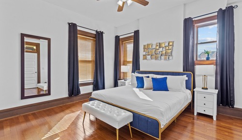 Casa, varias camas, patio, vistas a la ciudad