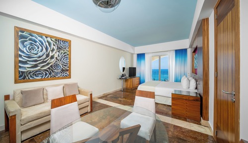 Altitude Junior Suite Ocean Front King