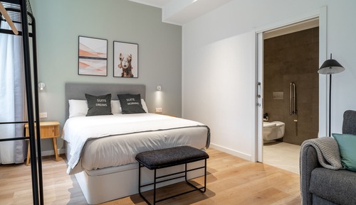 Studio with balcony - disability access