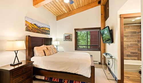 Apartamento de lujo, 2 habitaciones, balcón, vistas a la montaña (312)