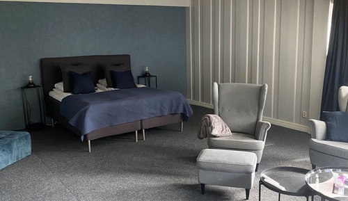 Suite familiar, varias camas, patio, vistas parciales al mar