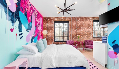 Moe Gram Art Suite 204