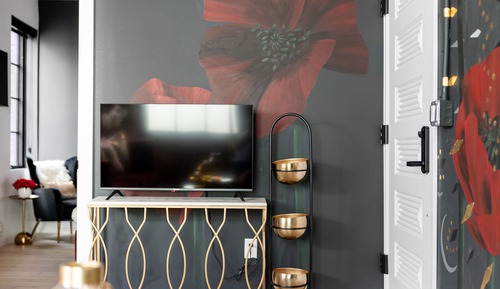 Gina Ilczyszyn Art Suite 106