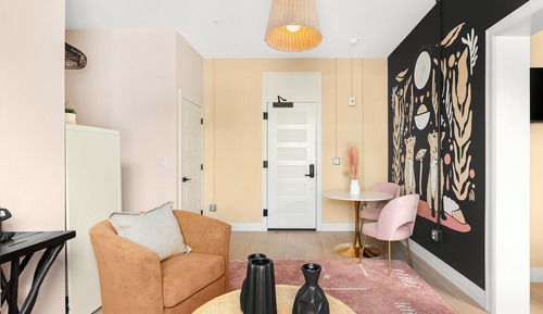 Becca Reitz Art Suite110