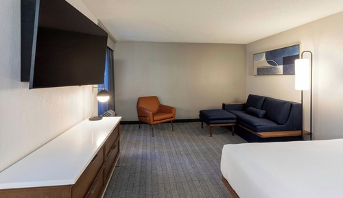 Habitación, 1 cama de matrimonio grande con sofá cama, vistas al patio