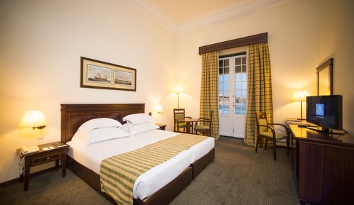 Habitación con 2 camas individuales