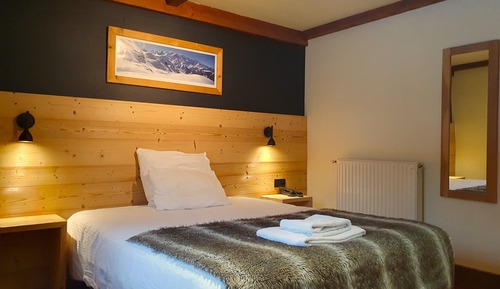 Chambre double à mobilité réduite côté Mont-Blanc / Double Room PMR Mont-Blanc side