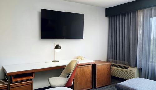 Habitación, 1 cama de matrimonio grande con sofá cama (Mobility Accessible, Roll-In Shower)