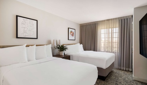 Suite, 2 camas de matrimonio (Mobility Roll in Shower Two Bedrooms)