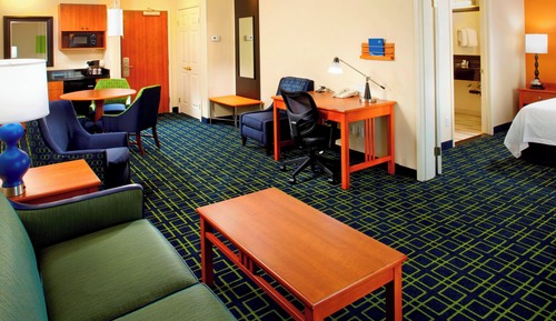 Suite, 1 cama de matrimonio grande con sofá cama (Mobility/Hearing Accessible, Tub)