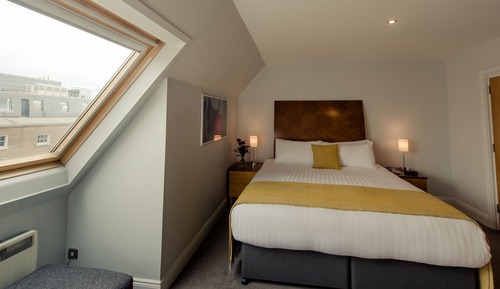 Ático, 1 cama de matrimonio grande, no fumadores, balcón