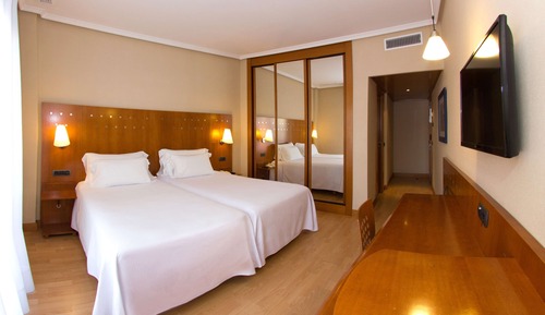 Habitación familiar (Adjoining Room, 3AD+1CH)