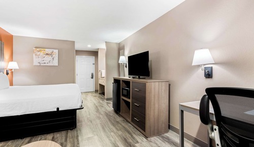 Habitación estándar, 1 cama de matrimonio grande, no fumadores, frigorífico y microondas (2nd Floor)