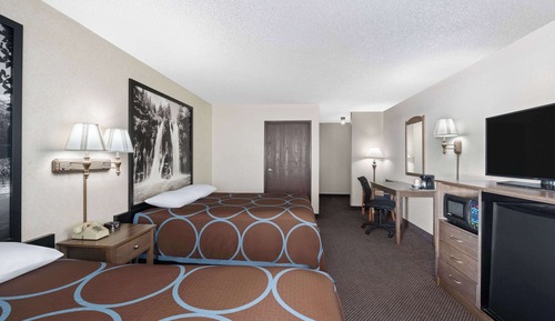 Habitación, 2 camas de matrimonio, no fumadores (Mobility/Hearing Impaired)