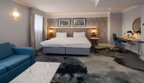 Habitación superior, 1 cama de matrimonio grande (Converts to 2 Twin Beds;with Sofabed)