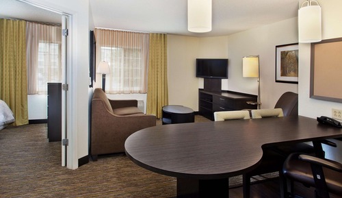 Suite, 1 cama de matrimonio con sofá cama (Mobility Roll in Shower One Bedroom)