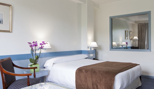 Estudio (2 adults + 1 child)