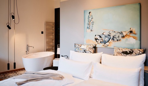 Habitación de diseño, 1 cama de matrimonio grande, balcón, vistas a la montaña