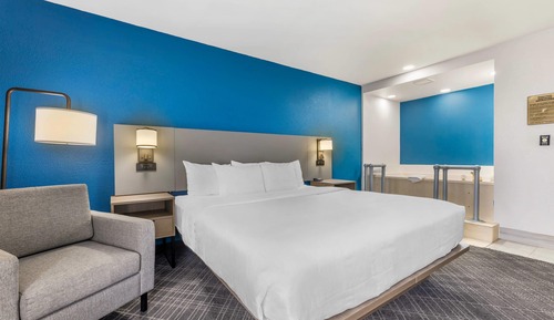 Habitación, 1 cama de matrimonio grande (1-Person Sofabed, In-Room Whirlpool)