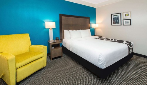 Habitación, 1 cama de matrimonio grande, no fumadores (Mobility/Hearing, Bathtub w/Grab Bars)