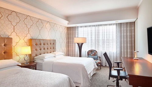 Habitación superior, 2 camas dobles, accesible para personas con discapacidad (Roll-In Shower)