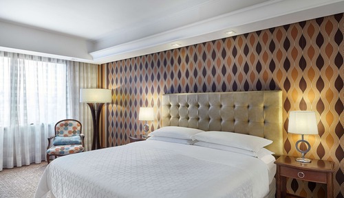 Habitación superior, 1 cama de matrimonio grande (Roll-In Shower)