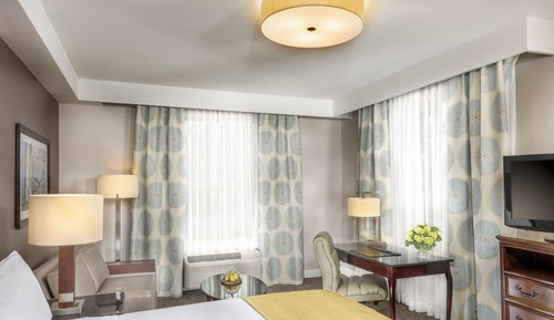 Deluxe Corner King Studio