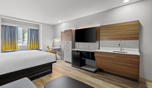 Suite, 1 cama de matrimonio grande, accesible para personas con discapacidad (Bathtub w/ Grab Bars)