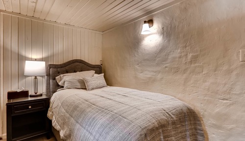 Suite (Ski Tip B&B - Petite)