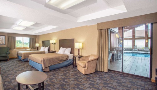 Suite estudio Deluxe, 2 camas de matrimonio, no fumadores, vistas a la piscina