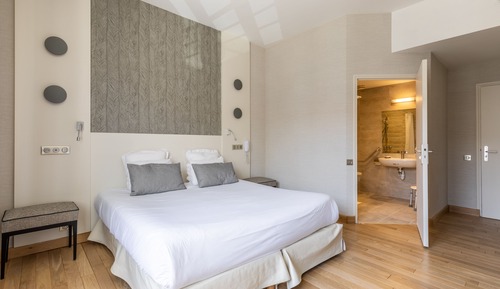 Habitación con 1 cama doble o 2 individuales, vistas al patio (No Sea View)