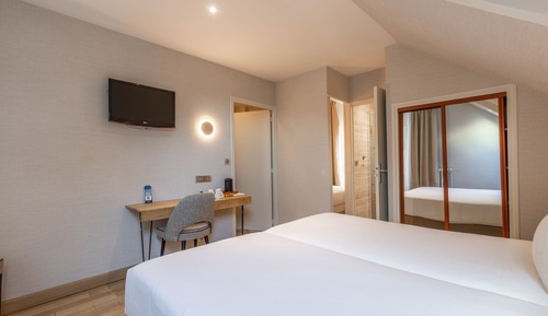 Habitación triple, vistas al patio (No Sea View)