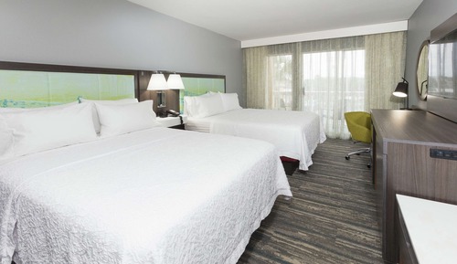 Habitación, 2 camas de matrimonio (Streetside View)