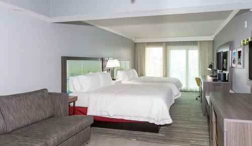 Estudio, 2 camas de matrimonio, balcón