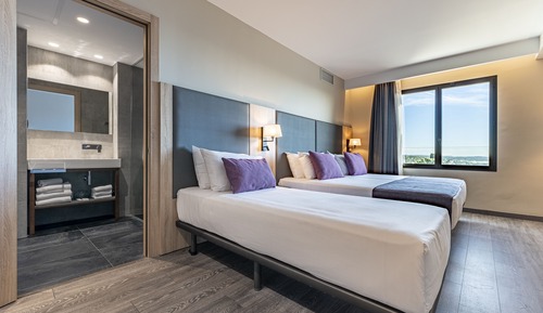 Habitación triple, varias camas, vistas al jardín